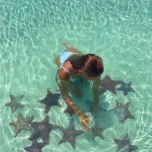 Meet your Posher, Ava